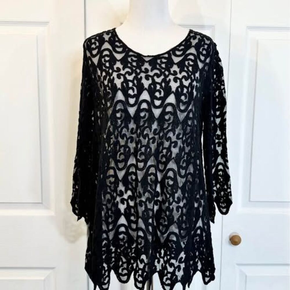 Neiman Marcus Women's Black Embroidered Lace Blouse S